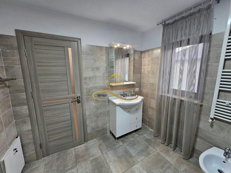 Casă individuală cu 4 camere cu Canalizare în Hemeiuș