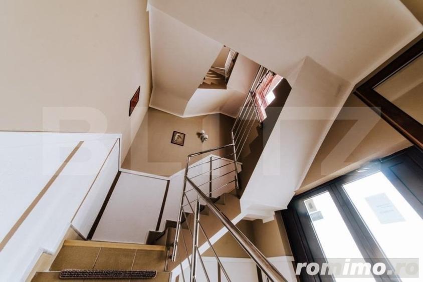 Casă cu 11 camere cu Teren 207 Mp în Mehala