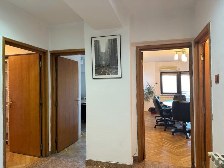 Apartament cu 3 camere decomandat, mobilat în P-ța Unirii