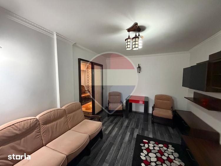 Apartament cu 3 camere, mobilat în Central