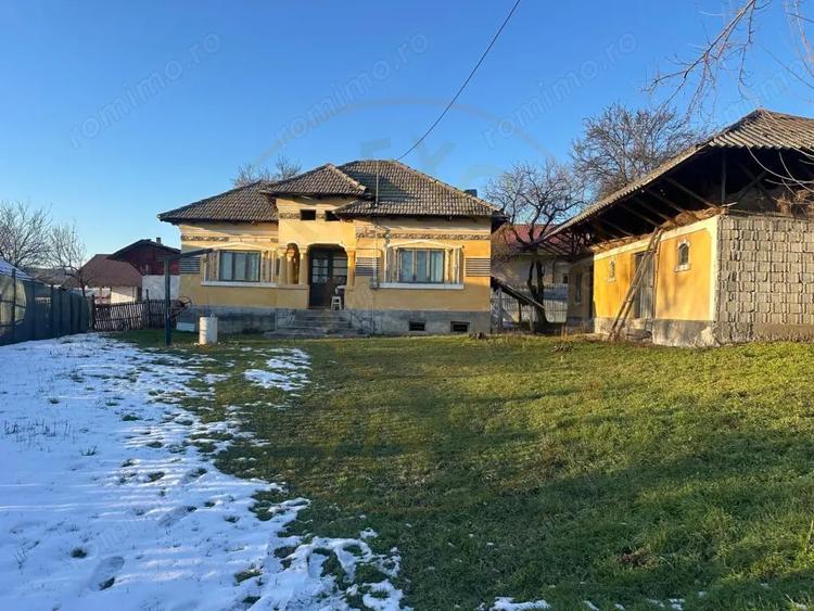 Casă cu Teren 600 Mp în Priboieni