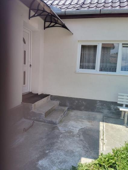 Casă cu 3 camere în Vânători