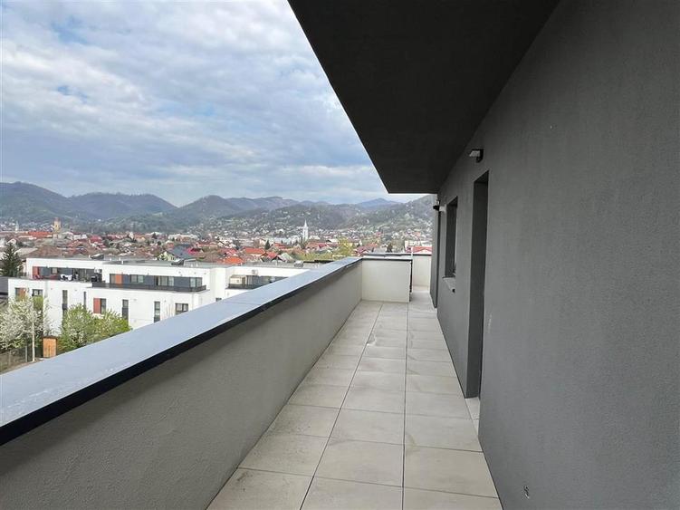 Penthouse cu 3 camere semidecomandat în Orașul Vechi