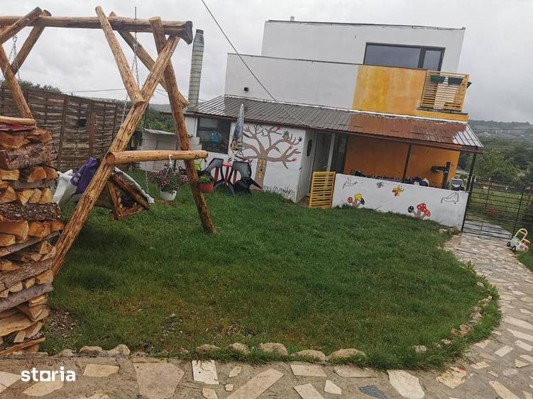 Casă cu 5 camere cu Teren 500 Mp în Ciurila