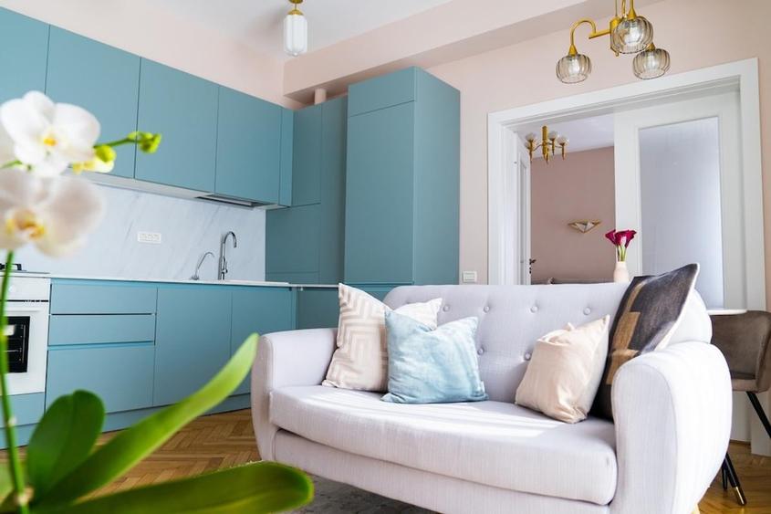 Apartament cu 2 camere semidecomandat, mobilat în Universitate