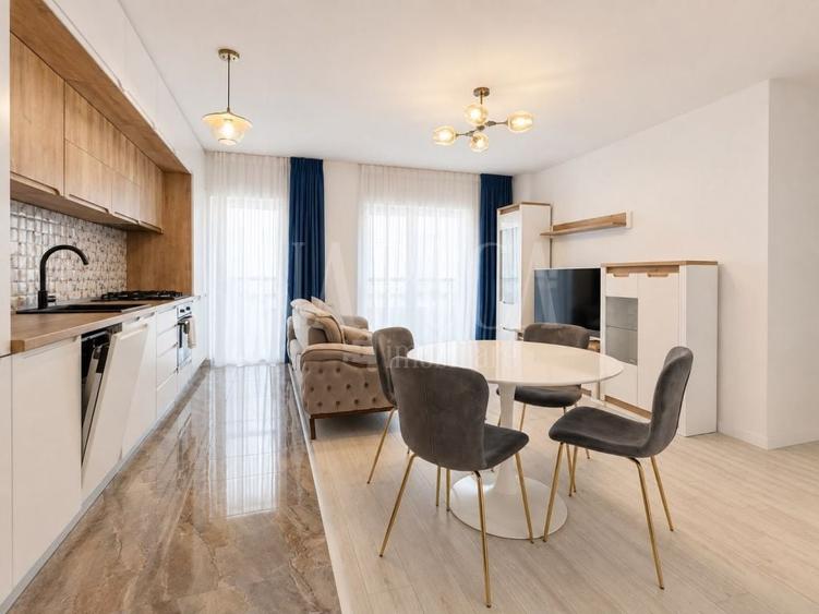 Apartament cu 3 camere semidecomandat, mobilat în Iris