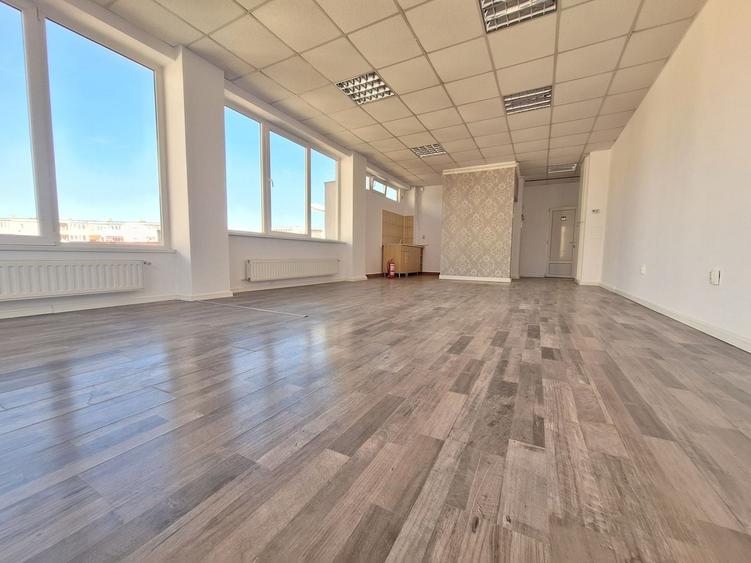 Birou, de 200 mp, în Central