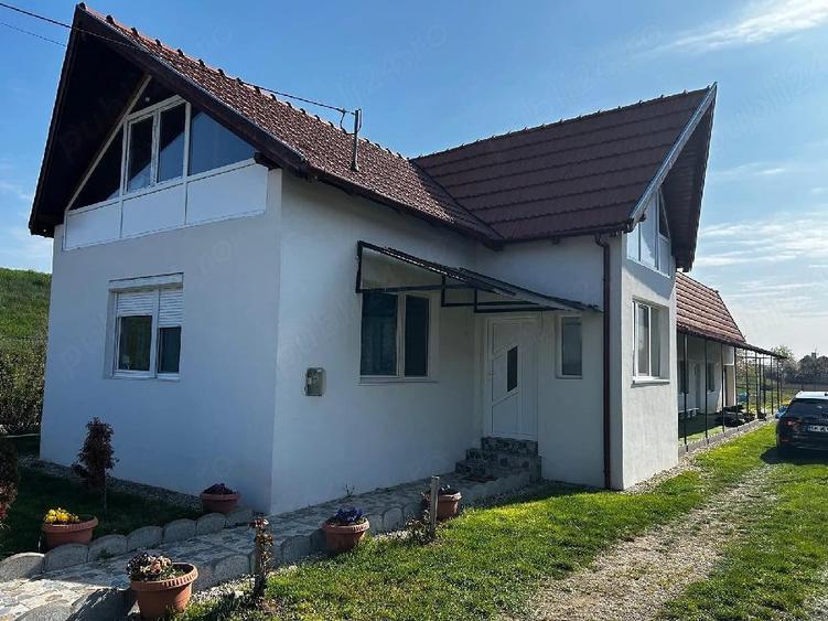 Casă cu 2 camere cu Teren 1500 Mp în Oar
