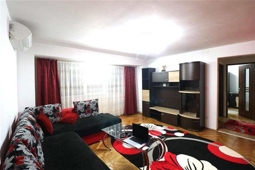 Apartament cu 3 camere semidecomandat, mobilat în Girocului