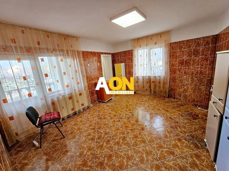 Casă individuală cu 10 camere cu Canalizare în Bărăbanț