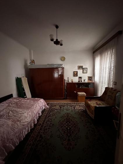 Casă individuală cu 5 camere cu Canalizare în Central