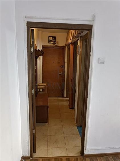Apartament cu 2 camere semidecomandat, mobilat în Girocului