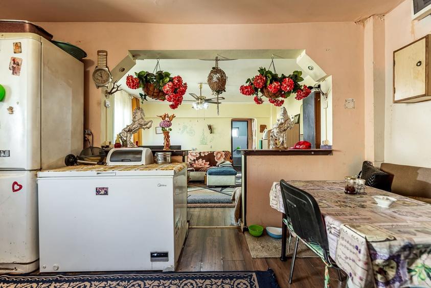 Apartament cu 5 camere semidecomandat în Micălaca