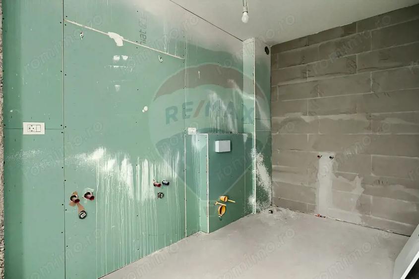 Apartament cu 3 camere semidecomandat în Subcetate