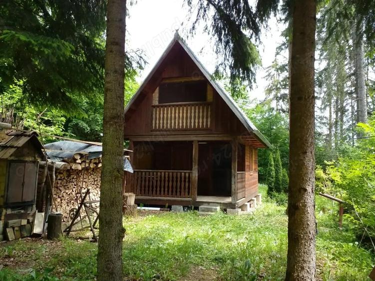 Casă cu 2 camere cu Teren 300 Mp în Central