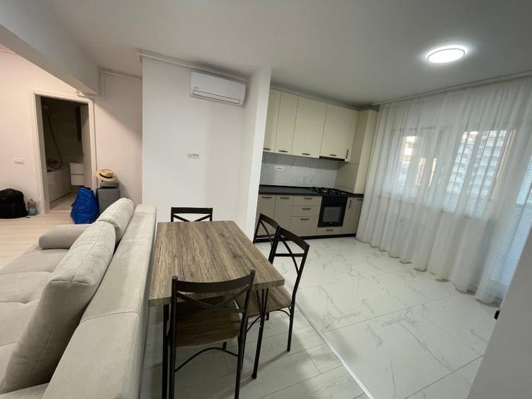 Apartament cu 3 camere decomandat, mobilat în Central