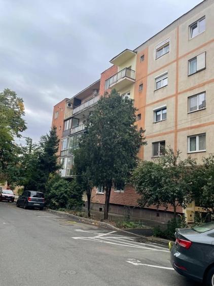 Apartament cu 3 camere decomandat, mobilat în Micălaca