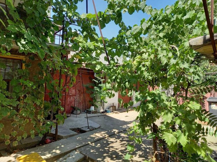 Casă cu 4 camere în Caracal