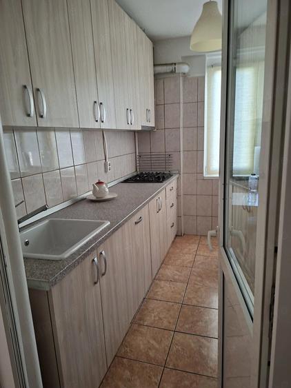 Apartament cu 3 camere semidecomandat în Mihai Bravu