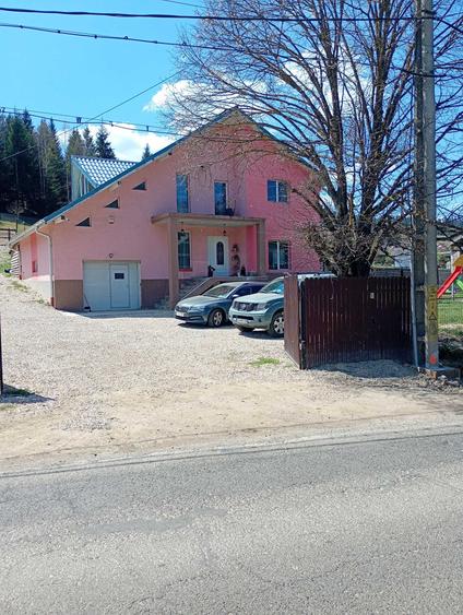 Casă cu 4 camere cu Teren 3125 Mp în Central
