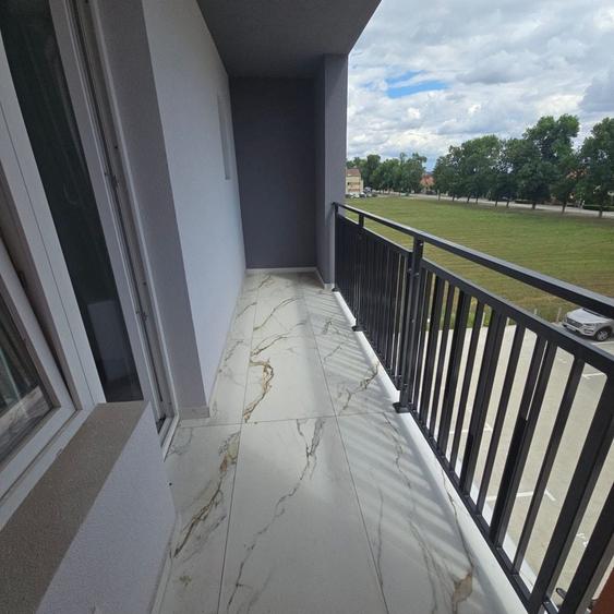Apartament cu 2 camere decomandat în Giroc