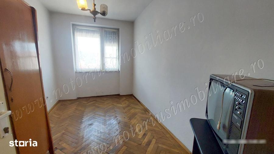 Apartament cu 3 camere semidecomandat în Est