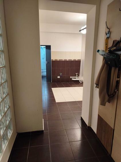 Apartament cu 3 camere semidecomandat în Romană