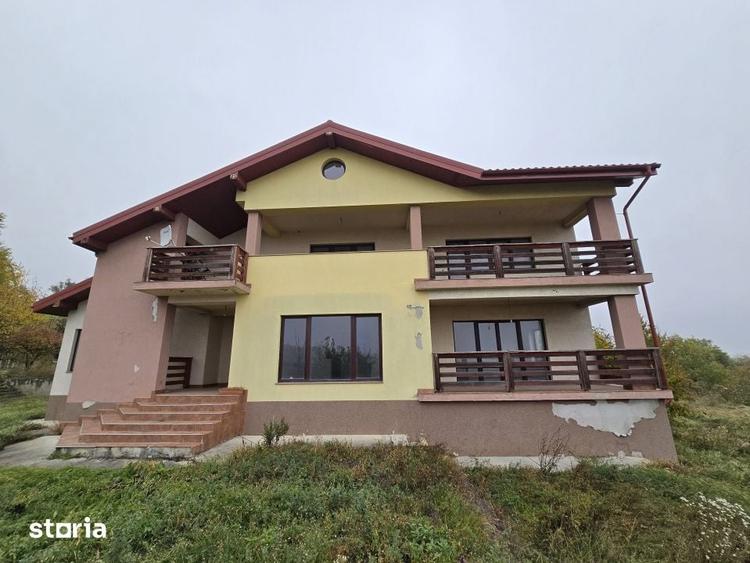 Casă cu 8 camere cu Teren 961 Mp în Hemeiuș