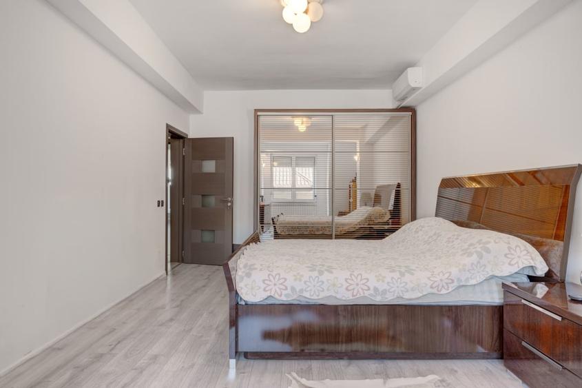 Apartament cu 5 camere decomandat în Clucerului