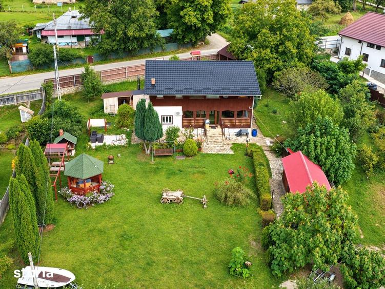 Casă cu 6 camere cu Teren 1907 Mp în Hangu