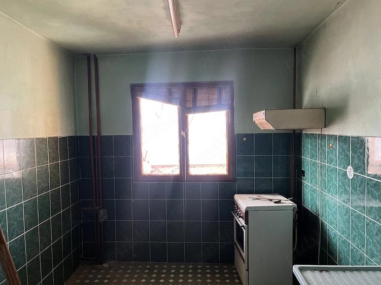 Apartament cu 3 camere decomandat în Complex Studențesc