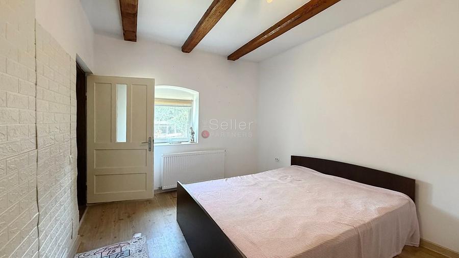 Casă individuală cu 9 camere cu Canalizare în Hărman