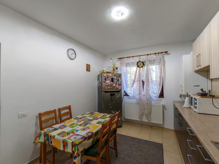 Casă individuală cu 5 camere cu Teren 500 Mp în Săbăreni