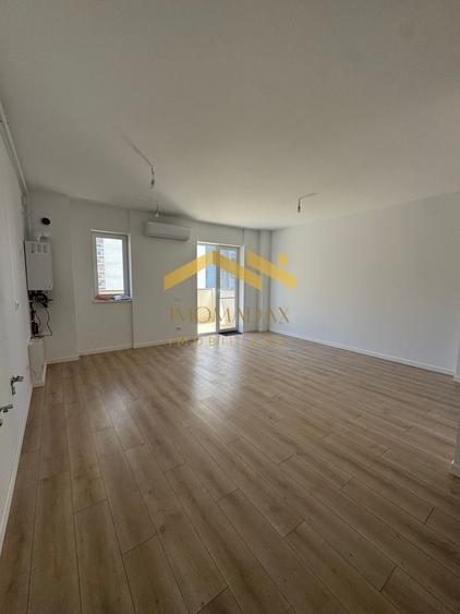 Apartament cu 3 camere decomandat în Aradului