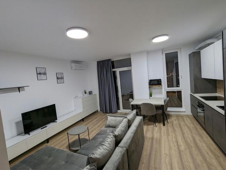 Apartament cu 2 camere semidecomandat în Tipografilor