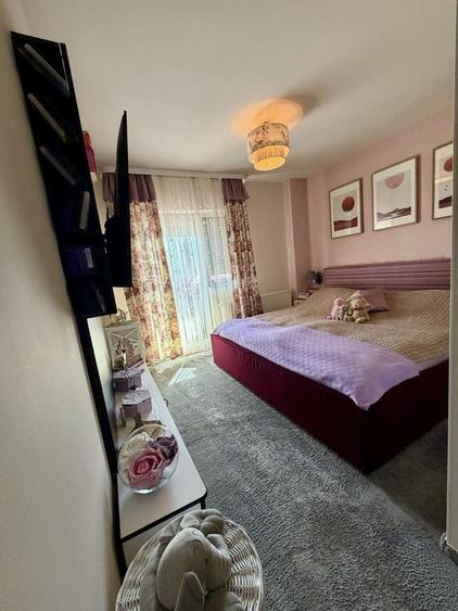 Apartament cu 4 camere decomandat în Răcădău