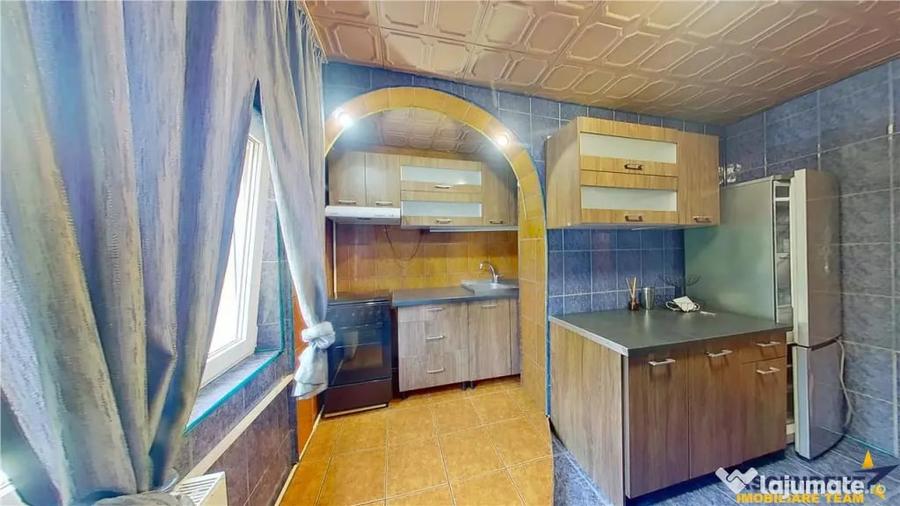 Apartament cu 3 camere decomandat în Noua