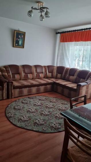 Apartament cu 3 camere decomandat în Berceni