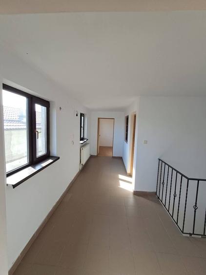 Casă cu 4 camere cu Teren 700 Mp în Central