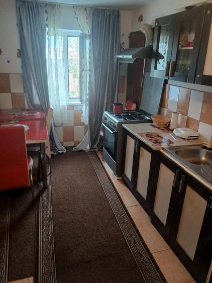 Apartament cu 3 camere decomandat în Grădiștea