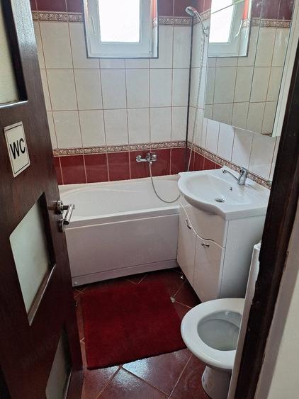 Inchiriez apartament 3 camere - 4