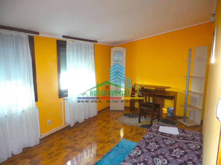 Apartament cu 6 camere decomandat în Central