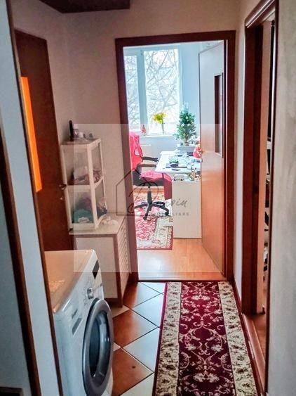 Apartament cu 3 camere decomandat, mobilat în Berceni