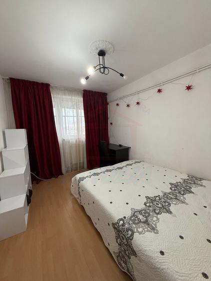 Apartament cu 3 camere decomandat în Micro 20