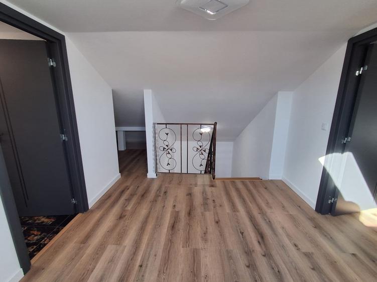 Casă individuală cu 4 camere cu Teren 339 Mp în Rediu