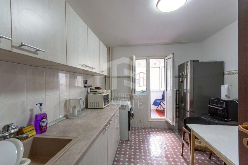 Apartament cu 4 camere semidecomandat în Iancului