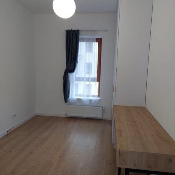 Apartament cu 3 camere nedecomandat în Mihai Bravu