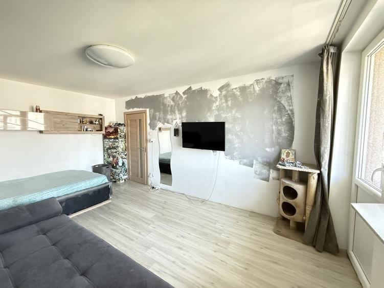Apartament cu 3 camere decomandat în Drumul Taberei