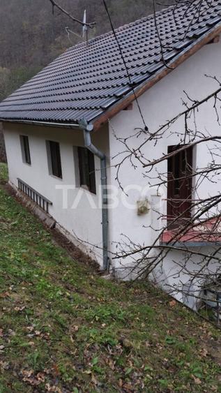 Casă individuală cu 4 camere cu Teren 1000 Mp în Toplița