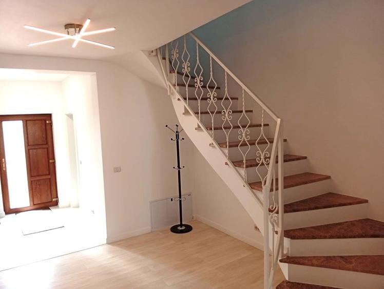 Casă cu 4 camere cu Teren 279 Mp în Vladimirescu